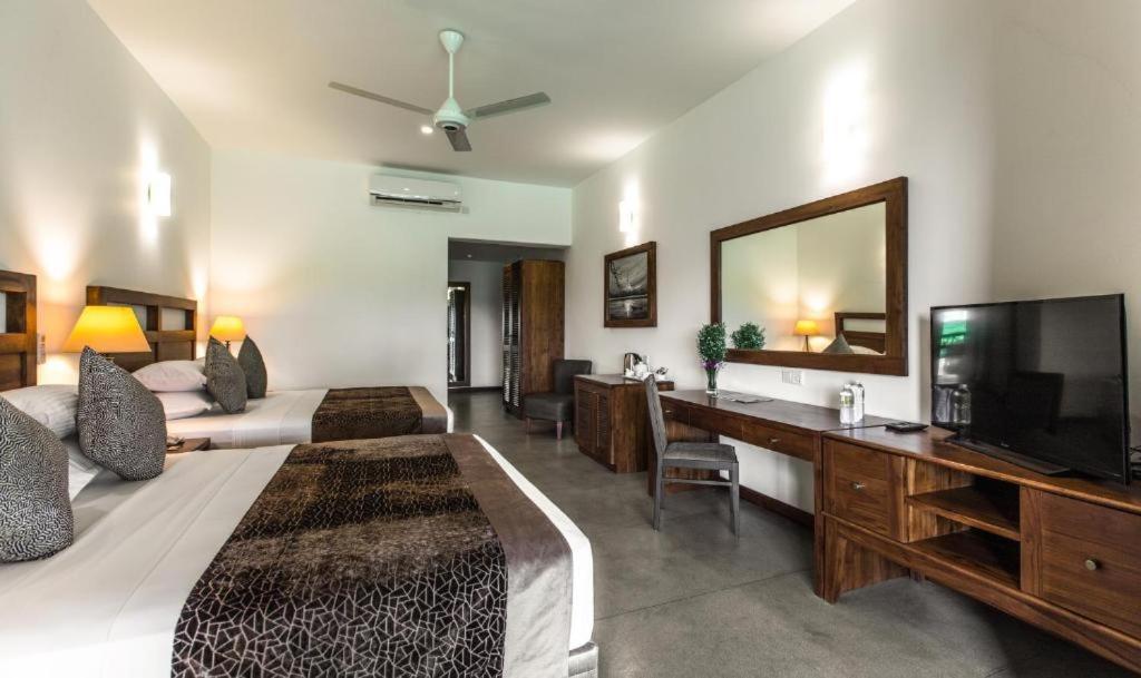Manthila Hotel Anuradhapura Dış mekan fotoğraf