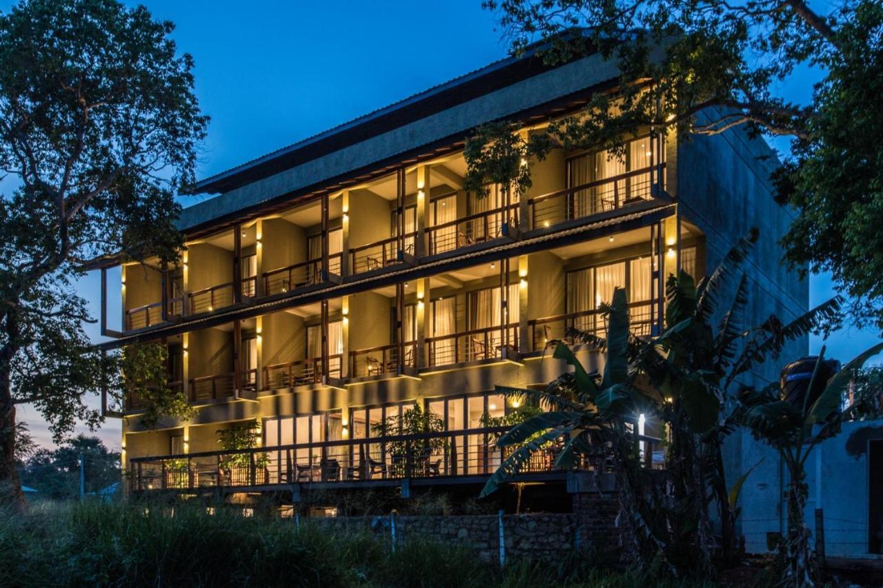 Manthila Hotel Anuradhapura Dış mekan fotoğraf