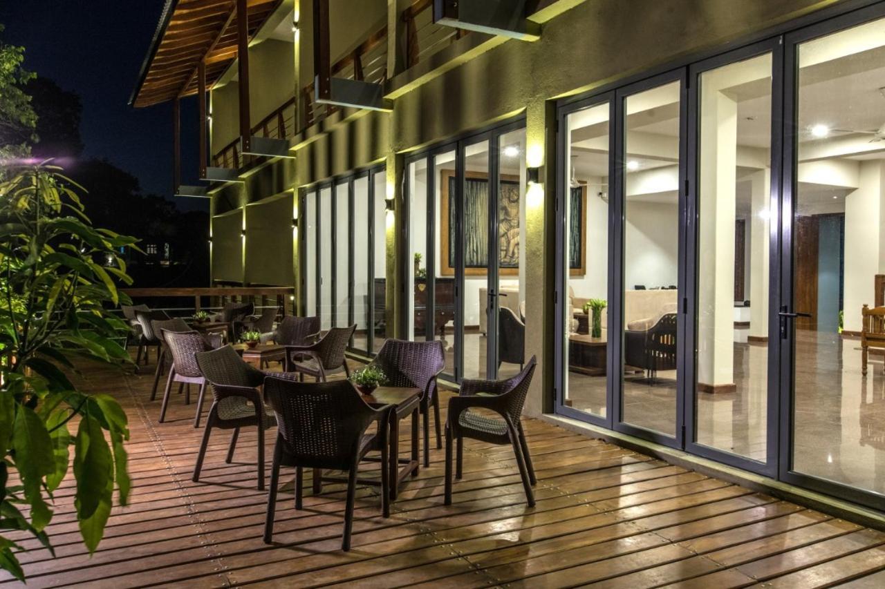 Manthila Hotel Anuradhapura Dış mekan fotoğraf