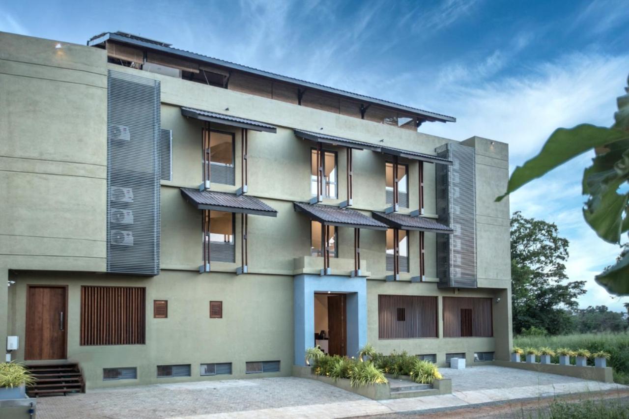 Manthila Hotel Anuradhapura Dış mekan fotoğraf