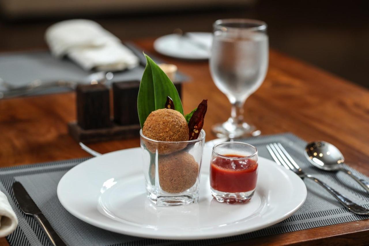 Manthila Hotel Anuradhapura Dış mekan fotoğraf